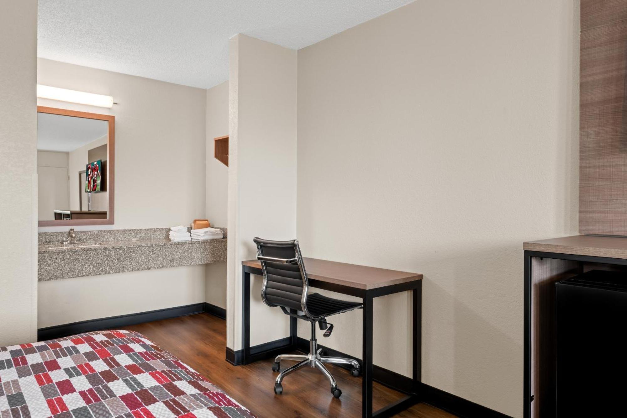 Red Roof Inn Charlotte - Airport מראה חיצוני תמונה