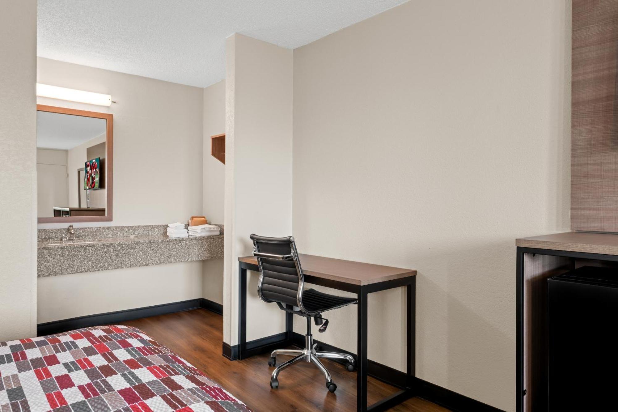 Red Roof Inn Charlotte - Airport מראה חיצוני תמונה